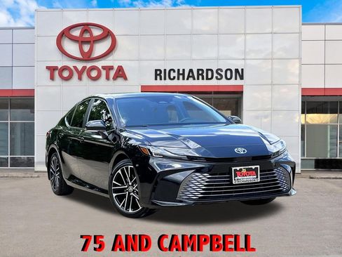Used 2025 Toyota Camry XLE FWD image 2