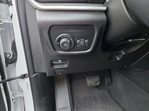 Used 2024 Jeep Grand Cherokee Limited image 16