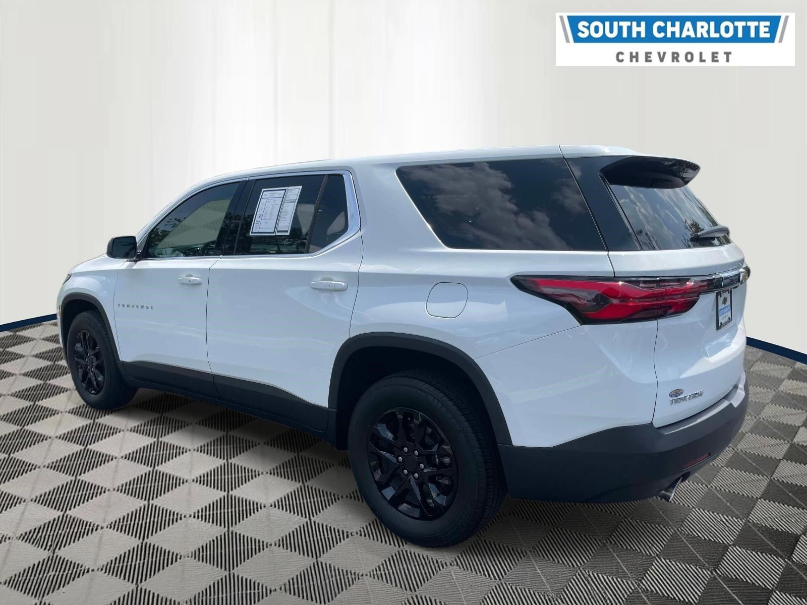 Used 2023 Chevrolet Traverse LS FWD image 6