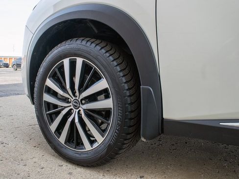 Used 2024 Nissan Pathfinder Platinum image 13