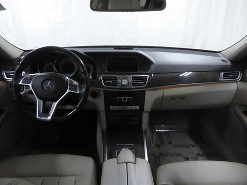 Used 2014 Mercedes-Benz E 350 4MATIC Sedan image 9