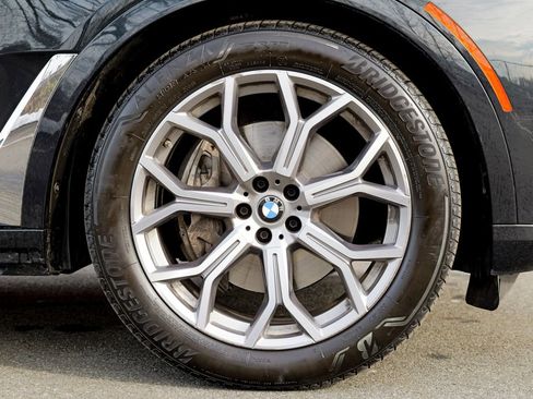 Used 2023 BMW X7 xDrive40i w/ Premium Package image 12