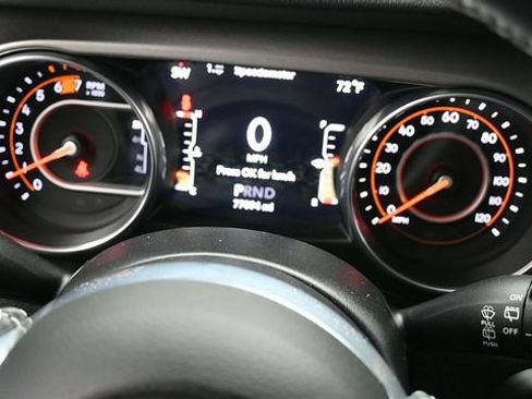 Used 2018 Jeep Wrangler Unlimited Sahara AWD/4WD image 18