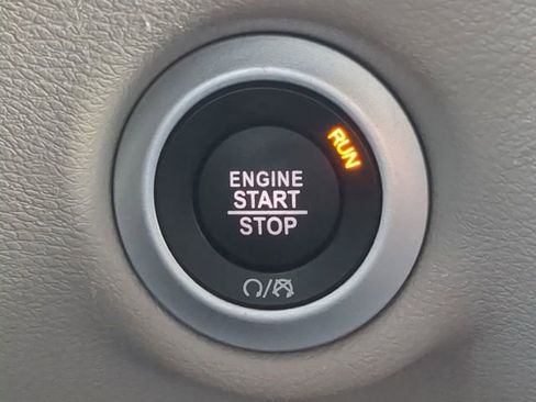 Certified 2024 Chrysler Pacifica Touring-L image 35