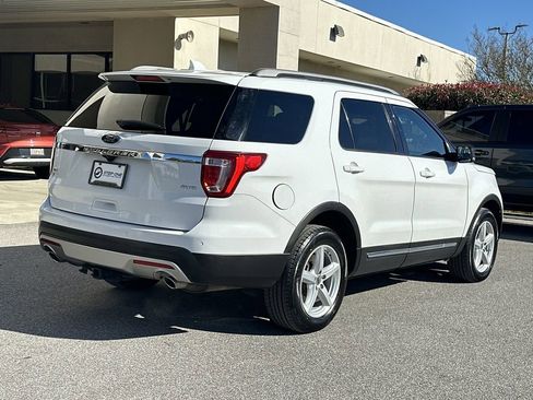 Used 2016 Ford Explorer XLT image 7