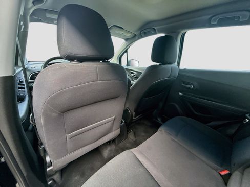Used 2019 Chevrolet Trax LS FWD image 23