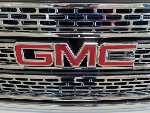 Used 2018 GMC Yukon SLT w/ Open Road Package AWD/4WD image 23