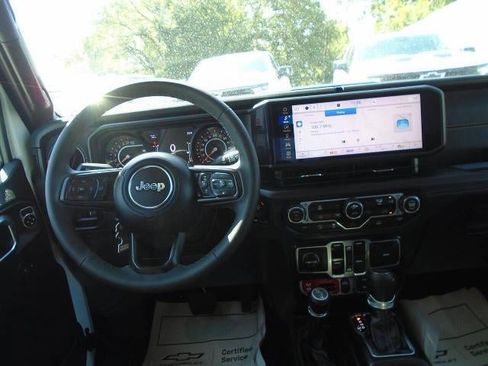 Used 2026 Jeep Gladiator Mojave AWD/4WD image 22