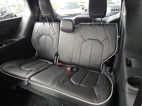 Used 2026 Chrysler Pacifica Premium FWD image 38