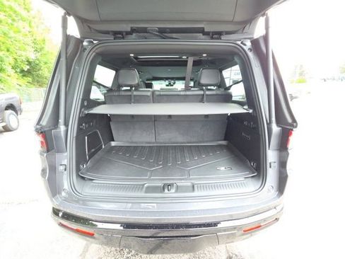 Used 2023 Jeep Wagoneer Series II AWD/4WD image 34