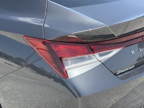 Used 2023 Hyundai Elantra SE FWD image 7