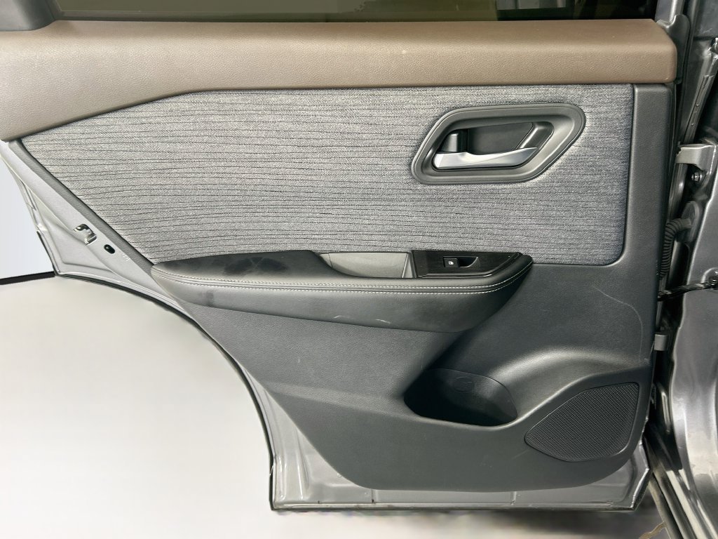 Used 2023 Nissan Rogue SV FWD image 24