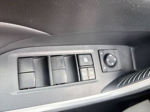 Used 2021 Toyota RAV4 XLE w/ Convenience Package AWD/4WD image 17