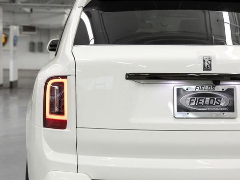 New 2026 Rolls-Royce Cullinan Black Badge image 20