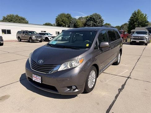 Used 2013 Toyota Sienna XLE FWD image 9