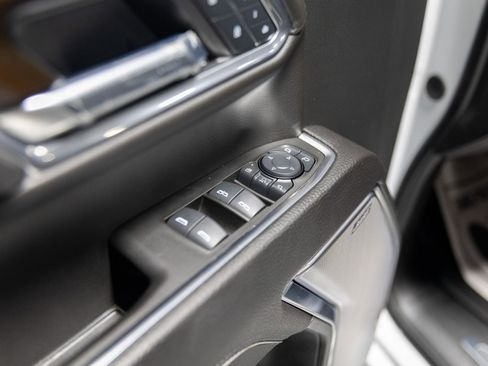 Used 2025 GMC Sierra 2500 Denali image 32