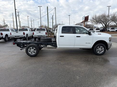 Used 2025 RAM 3500 Big Horn AWD/4WD image 9