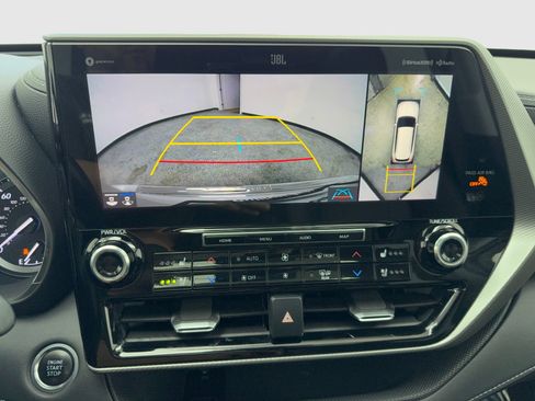 Used 2020 Toyota Highlander Platinum FWD image 29