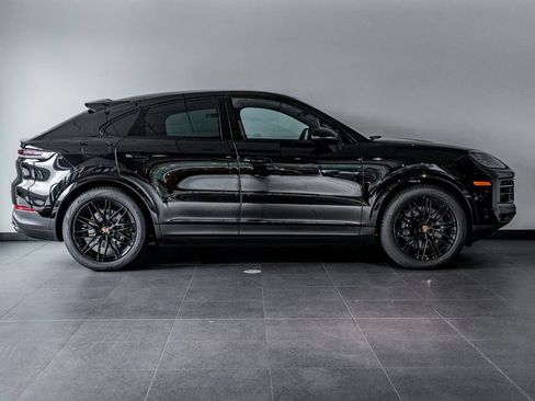 Certified 2025 Porsche Cayenne Coupe AWD/4WD image 8