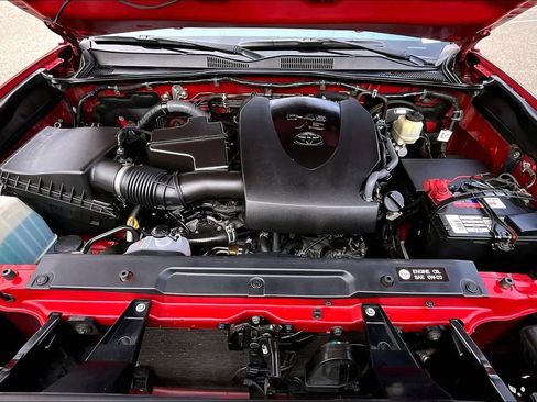 Certified 2016 Toyota Tacoma SR5 image 32