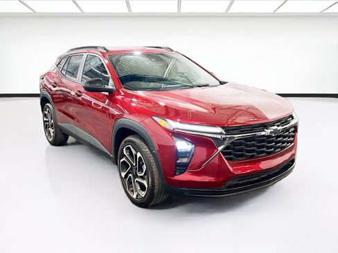 Used 2025 Chevrolet Trax RS FWD image 3