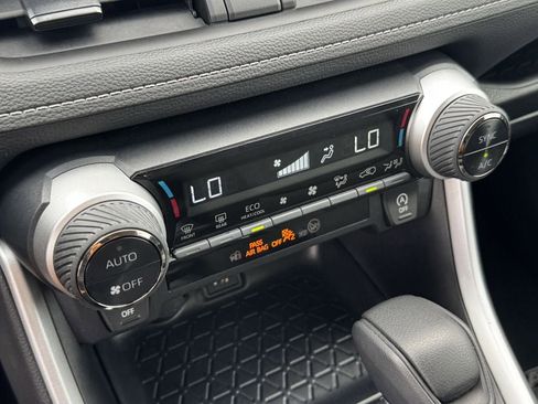 Used 2025 Toyota RAV4 XLE FWD image 19