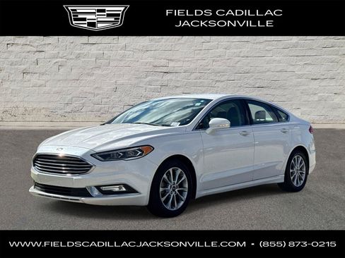 Used 2017 Ford Fusion SE w/ Fusion SE Technology Package FWD image 1