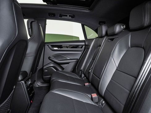 New 2026 Porsche Macan 4 Electric image 17