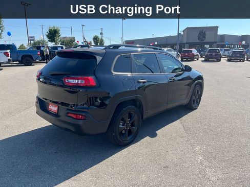 Used 2017 Jeep Cherokee Sport FWD image 6