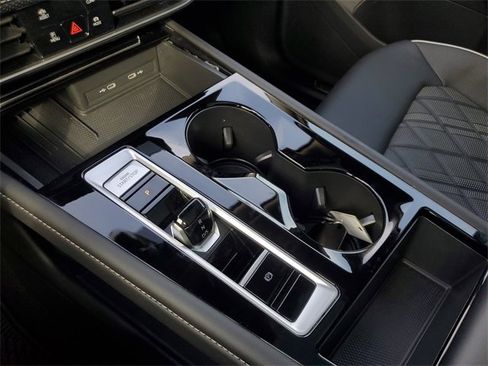 Certified 2025 Volkswagen Atlas SEL Premium R-Line image 23