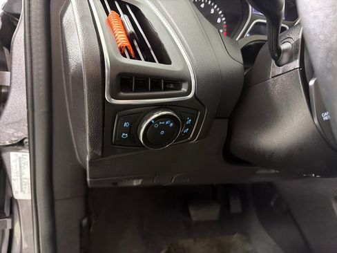 Used 2014 Ford Focus Titanium FWD image 12