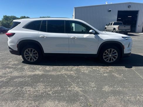 Used 2026 Buick Enclave Preferred AWD/4WD image 6