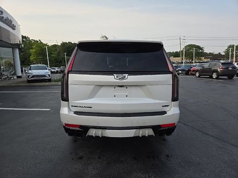 New 2024 Cadillac Escalade V w/ LPO, ONYX Package AWD/4WD image 5