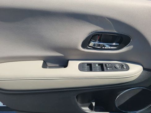 Used 2018 Honda HR-V EX image 21