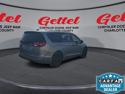 Used 2020 Chrysler Pacifica Touring w/ S Appearance Package image 8