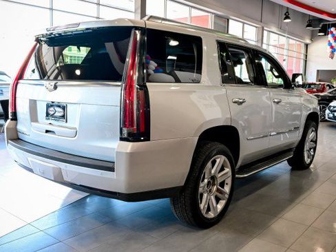 Used 2016 Cadillac Escalade Luxury AWD/4WD image 5