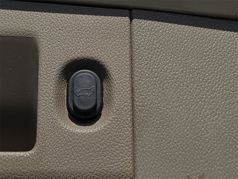 Used 2015 Chevrolet Tahoe LT image 14