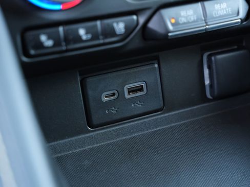 Used 2022 GMC Yukon SLT w/ SLT Luxury Package image 15