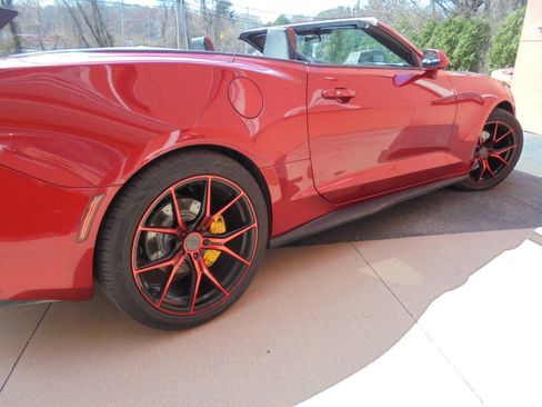 Used 2017 Chevrolet Camaro LT RWD image 24
