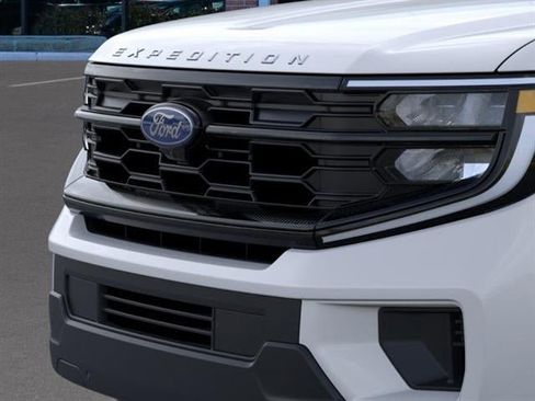New 2025 Ford Expedition Active image 17