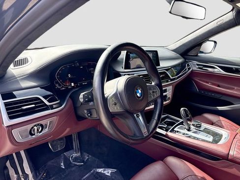 Used 2022 BMW 750i xDrive w/ Executive Package image 26