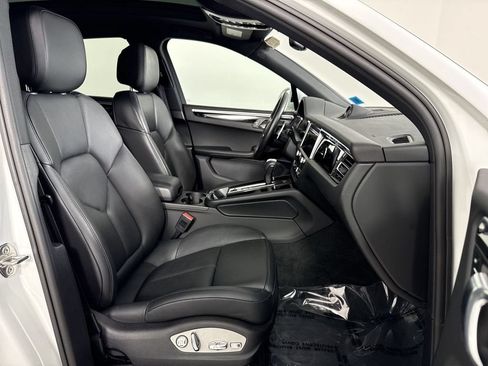 Certified 2023 Porsche Macan AWD/4WD image 23