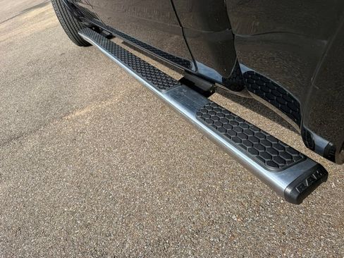 Used 2019 RAM 1500 Laramie AWD/4WD image 43