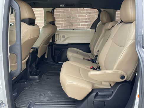 Used 2023 Toyota Sienna XLE w/ XLE Plus Package image 16