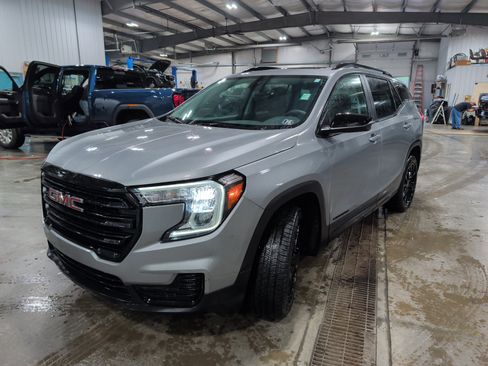 Used 2023 GMC Terrain SLE w/ Driver Convenience Package AWD/4WD image 6