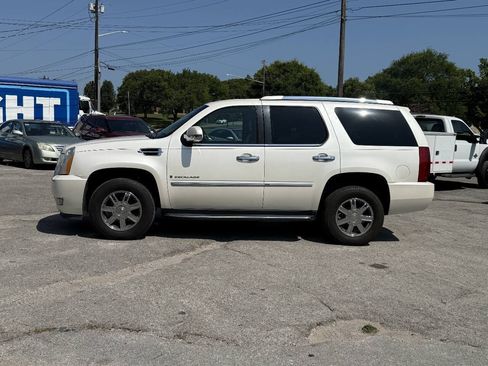 Used 2007 Cadillac Escalade AWD w/ Information Package image 3