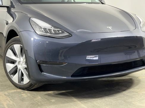 Used 2023 Tesla Model Y Long Range image 40
