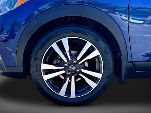 Used 2020 Nissan Kicks SR w/ SR Premium Package FWD image 8