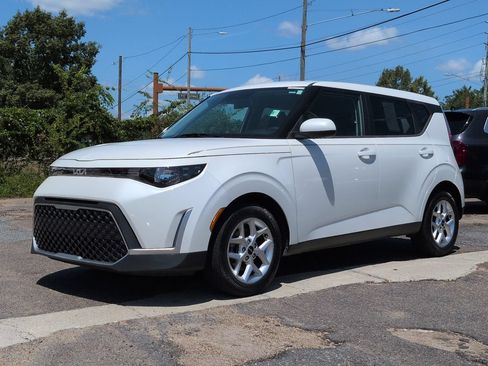Certified 2023 Kia Soul LX w/ LX Technology Package FWD image 2