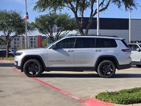 Used 2023 Jeep Grand Cherokee L Laredo AWD/4WD image 4